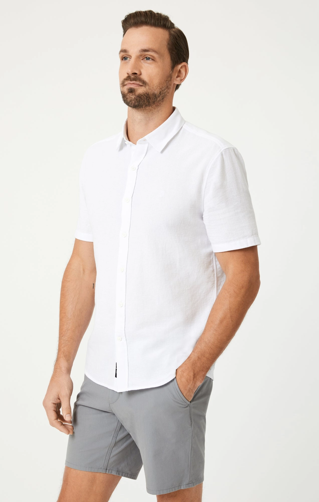 SHORT SLEEVE BUTTON-UP SHIRT IN WHITE