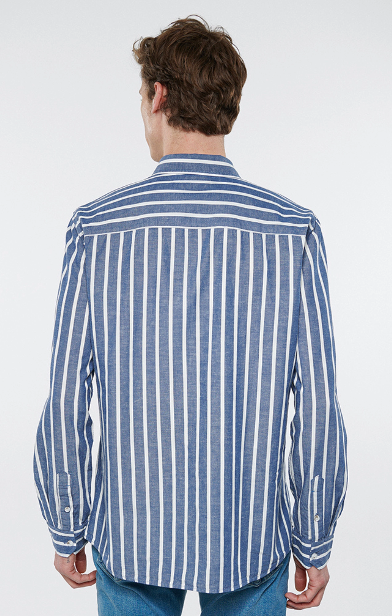 STRIPED BUTTON-UP LONG SLEEVE SHIRT IN WHITE DARK DENIM STRIPE