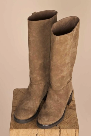 Wales Suede Hi Boot | Dark Beige | Støvler fra Mos Mosh